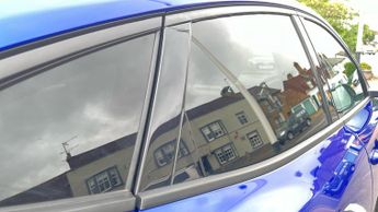 Jaguar E-PACE 2.0d (180) R-Dynamic S 5dr - Powered Tailgate - Meridian Sound -