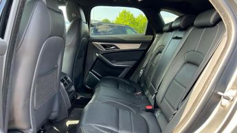 Jaguar F-PACE 2.0 D200 R-Dynamic SE Black 5dr Auto AWD With Heated Front Seats