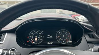 Jaguar E-PACE 2.0d (180) Chequered Flag Edition - Pan Roof - 19 inch Alloys -
