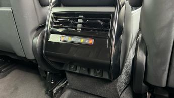 Land Rover Range Rover Sport 3.0 D300 Dynamic SE 5dr Auto With Heated Front and Rear Seats an