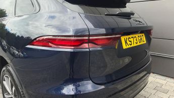 Jaguar F-PACE 2.0 D200 R-Dynamic SE Black 5dr Auto AWD