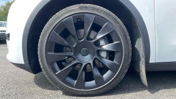 Tesla Model Y RWD 5dr Auto - Fixed Panoramic Sunroof - Wireless Charging - Hea