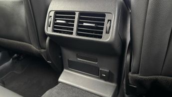 Land Rover Range Rover Velar 2.0 D200 R-Dynamic SE 5dr Auto With Heated Front Seats and Adapt