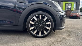 Mini Hatch 1.5 Cooper Exclusive II 5dr Auto (Premium Plus Pack)(Opening Pan