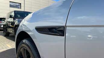Jaguar F-PACE 2.0 D200 R-Dynamic Black 5dr Auto AWD With Heated Front Seats an