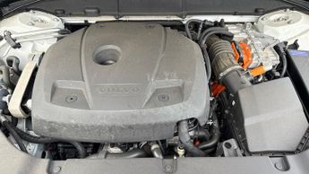 Volvo XC60 2.0 T8 (390) Hybrid R DESIGN Pro 5dr (Xenium Pack)(Apple Carplay