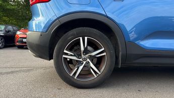 Volvo XC40 2.0 T4 R DESIGN 5dr AWD Geartronic (360 Parking Camera)(Panorami