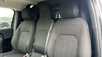 Land Rover Defender 3.0 D200 Hard Top With Heated Seats and 3D Surround Camera