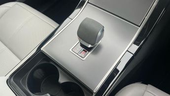 Land Rover Range Rover Velar 2.0 D200 MHEV Dynamic SE 5dr Auto With Heated Seats and Fixed Pa