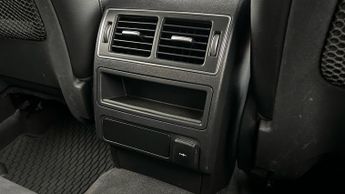 Jaguar F-PACE 2.0 D200 S 5dr Auto AWD With Heated Front Seats and Cruise Contr