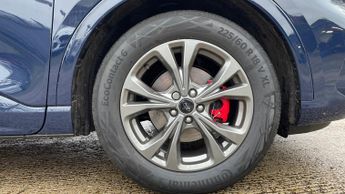 Ford Kuga 2.5 FHEV ST-Line Edition CVT with Navigation  Reverse Camera and