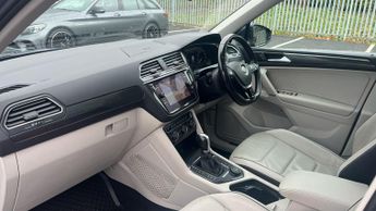 Volkswagen Tiguan 2.0 TDi 150 4Motion SEL 5dr DSG Auto with Glass Pan Roof  Soft L