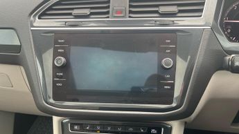 Volkswagen Tiguan 2.0 TDi 150 4Motion SEL 5dr DSG Auto with Glass Pan Roof  Soft L