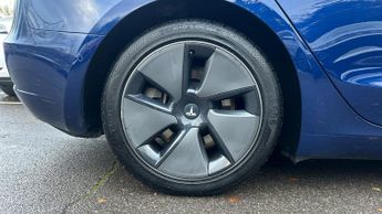 Tesla Model 3 Long Range AWD 4dr Auto