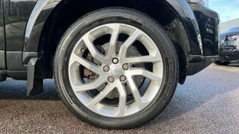 Land Rover Discovery 3.0 SDV6 HSE 5dr Auto With Heated Front and Rear Seats and Fixed