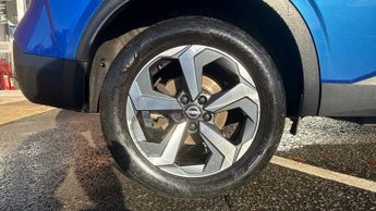 Nissan Qashqai 1.3 DiG-T MH 158 N-Connecta 5dr Xtronic Auto with Privacy Glass 