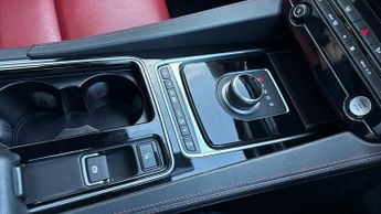 Jaguar F-PACE 2.0 R-Sport 5dr Auto AWD With Heated Front Seats and Fixed Panor