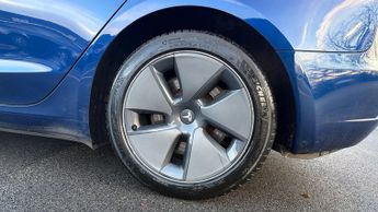 Tesla Model 3 Long Range AWD 4dr Auto