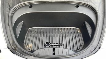 Tesla Model 3 RWD 4dr Auto