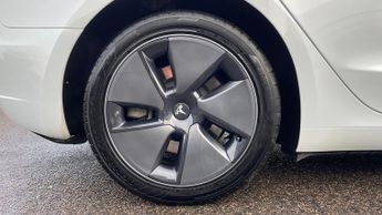 Tesla Model 3 RWD 4dr Auto