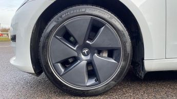 Tesla Model 3 RWD 4dr Auto