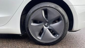 Tesla Model 3 RWD 4dr Auto