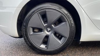 Tesla Model 3 RWD 4dr Auto