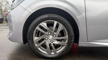 Peugeot 208 1.2 PureTech 100 Active Premium + 5dr EAT8