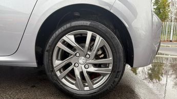 Peugeot 208 1.2 PureTech 100 Active Premium + 5dr EAT8