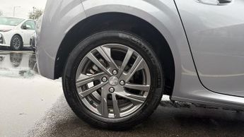 Peugeot 208 1.2 PureTech 100 Active Premium + 5dr EAT8