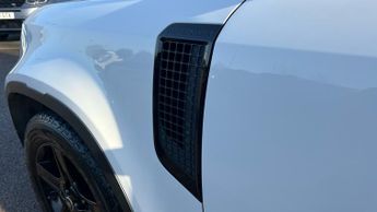 Land Rover Defender 3.0 D300 SE 110 5dr Auto With Climate Seats and Head-up Display