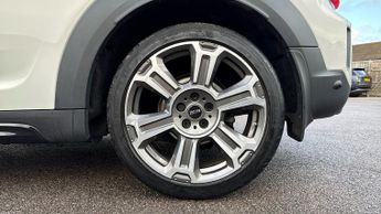 Mini Countryman 1.5 Cooper Exclusive 5dr Auto - LED headlights with cornering li