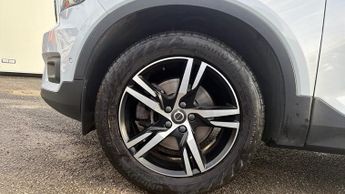Volvo XC40 2.0 B4P R DESIGN 5dr Auto