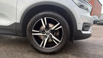Volvo XC40 2.0 B4P R DESIGN 5dr Auto