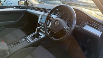 Volkswagen Passat 1.6 TDI SE Business DSG - Discover Navigation - Front/Rear Parki
