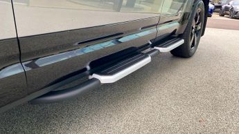 Land Rover Defender 3.0 D300 X-Dynamic SE 110 5dr Auto