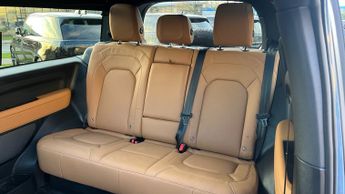 Land Rover Defender 3.0 D250 HSE 90 3dr Auto With Heated and Cooled Front Seats and 