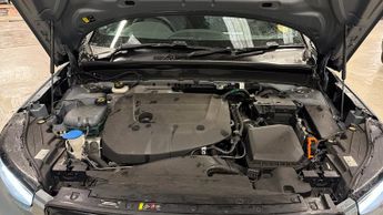 Volvo XC40 2.0 B3P Plus Dark 5dr Auto