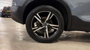Volvo XC40 2.0 B3P Plus Dark 5dr Auto