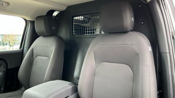 Land Rover Defender 3.0 D250 Hard Top With Heated Seats and 3D Surround Camera