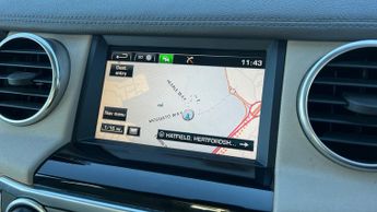 Land Rover Discovery 3.0 SDV6 HSE 5dr Auto With Heated Front and Rear Seats and Slidi