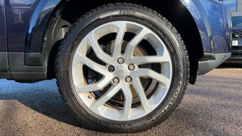 Land Rover Discovery 3.0 SDV6 HSE 5dr Auto With Heated Front and Rear Seats and Slidi