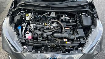 Toyota Yaris 1.5 Hybrid Design 5dr CVT