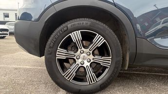 Volvo XC40 2.0 B4P Inscription 5dr AWD Auto