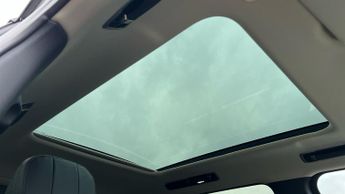 Land Rover Range Rover 3.0 D350 SE 4dr Auto With Climate Seats and Head-up Display