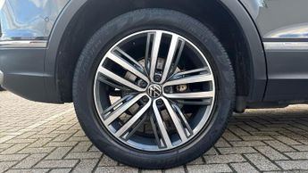 Volkswagen Tiguan 1.4 TSI eHybrid Plug In Hybrid Elegance 5dr DSG Auto with Apple 