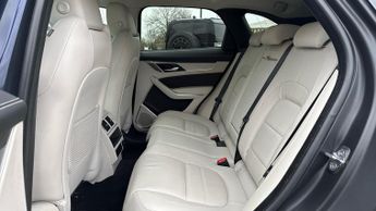 Jaguar F-PACE 2.0 P400e R-Dynamic SE 5dr Auto AWD With Heated Front Seats and 