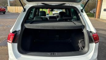 Volkswagen Tiguan 2.0 TDI R-Line 5dr DSG Auto with Apple Carplay  Nav  Sport Seats