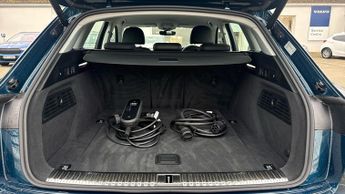 Audi e-Tron 230kW 50 Quattro 71kWh Technik 5dr Auto with 1 Owner  MMI Nav Pl