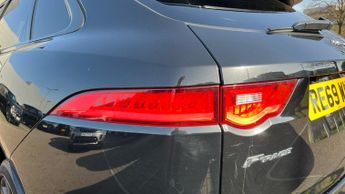 Jaguar F-PACE 2.0 (300) 300 Sport 5dr Auto AWD With Sliding Panoramic Roof and